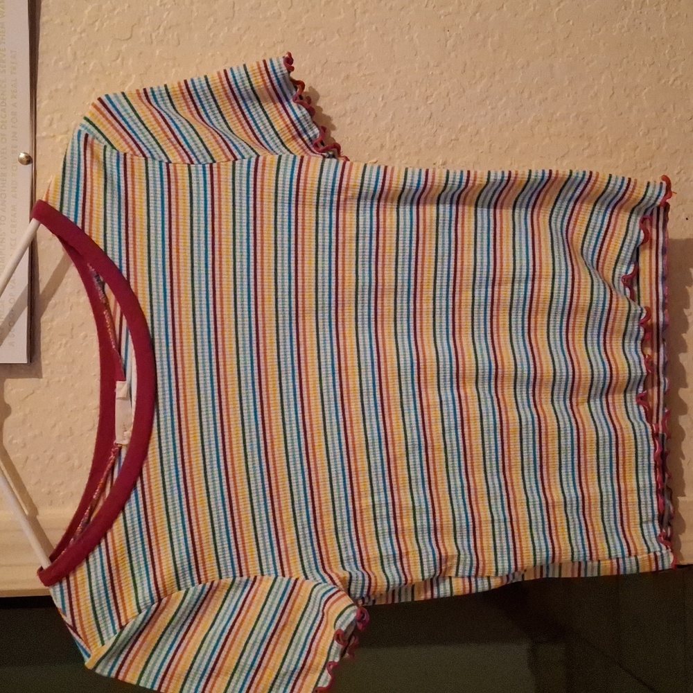 A crop stiped tee